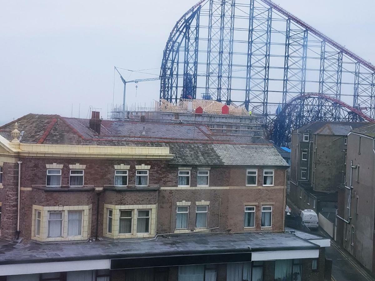 Pleasure Hotel By The Beach. Blackpool Bagian luar foto